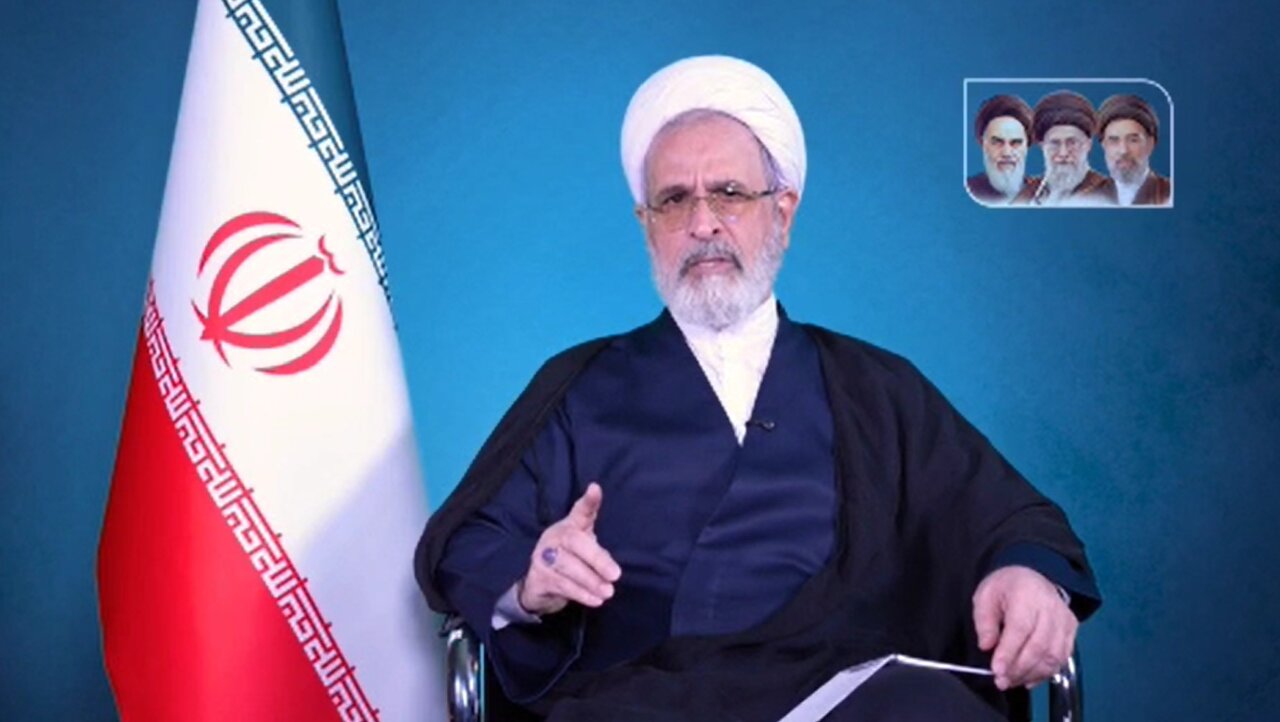 آیت الله اعرافی: همه جهانیان بدانند مردم و مسئولان ایران متحد و منسجم‌ آماده رویارویی با دشمن‌اند