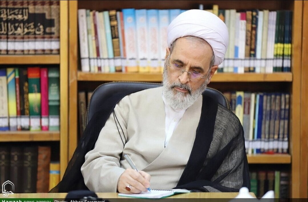 آیت الله اعرافی: شعر فارسی همواره پرچمدار حماسه و ایستادگی بوده است / هر صدایی که بر اتحاد ملت خدشه کند، ابزار استکبار است