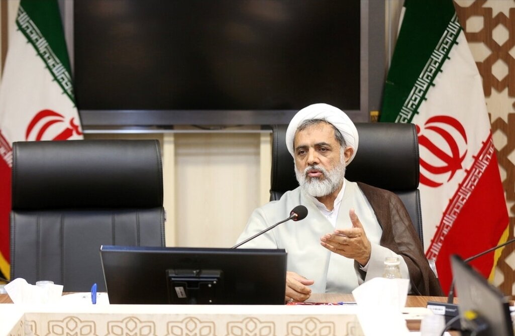 مسئول مرکز ارتباطات حوزه و نظام: شاعران، حافظان زبان فارسی و ارزش‌های ملی‌اند / ضرورت توجه نظام آموزشی به ادبیات و شعر