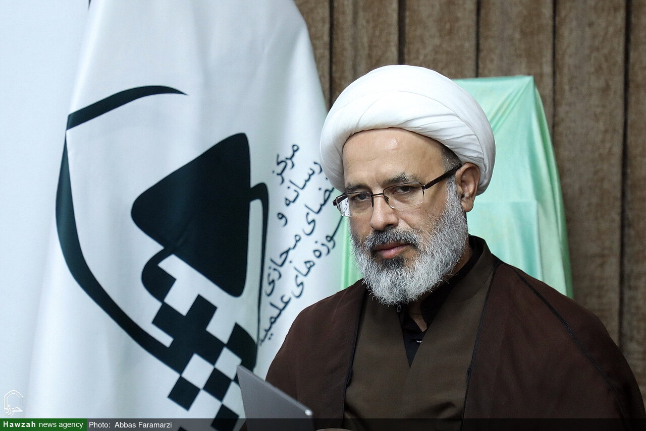 معاون تهذیب و تربیت حوزه‌های علمیه در رونمایی از کتاب «حماسه طلبگی»: طلبه تراز انقلاب اسلامی باید عالم ربانی، مجاهد و راهبر باشد / ضرورت تبیین حقیقت عالَم طلبگی برای مردم