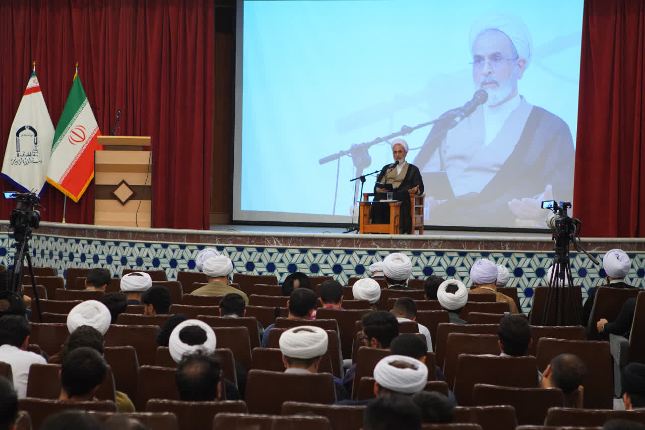 آیت الله اعرافی در مراسم آغاز سال تحصیلی بانوان طلبه تبیین کرد: ۸ ضرورت و رویکرد تحولی در مأموریت‌های حوزه‌های علمیه خواهران / تاکید بر تربیت متفکران و متخصصان زن در حوزه علوم اسلامی
