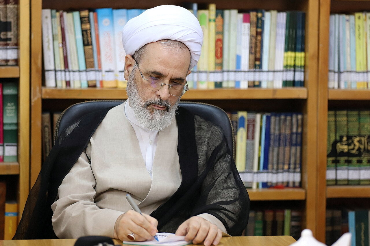 قدردانی آیت‌الله اعرافی از مجاهدت‌های فرشتگان سپیدپوش / پرستاران ادامه دهندگان مسیر ایثار و فداکاری زینبی‌اند