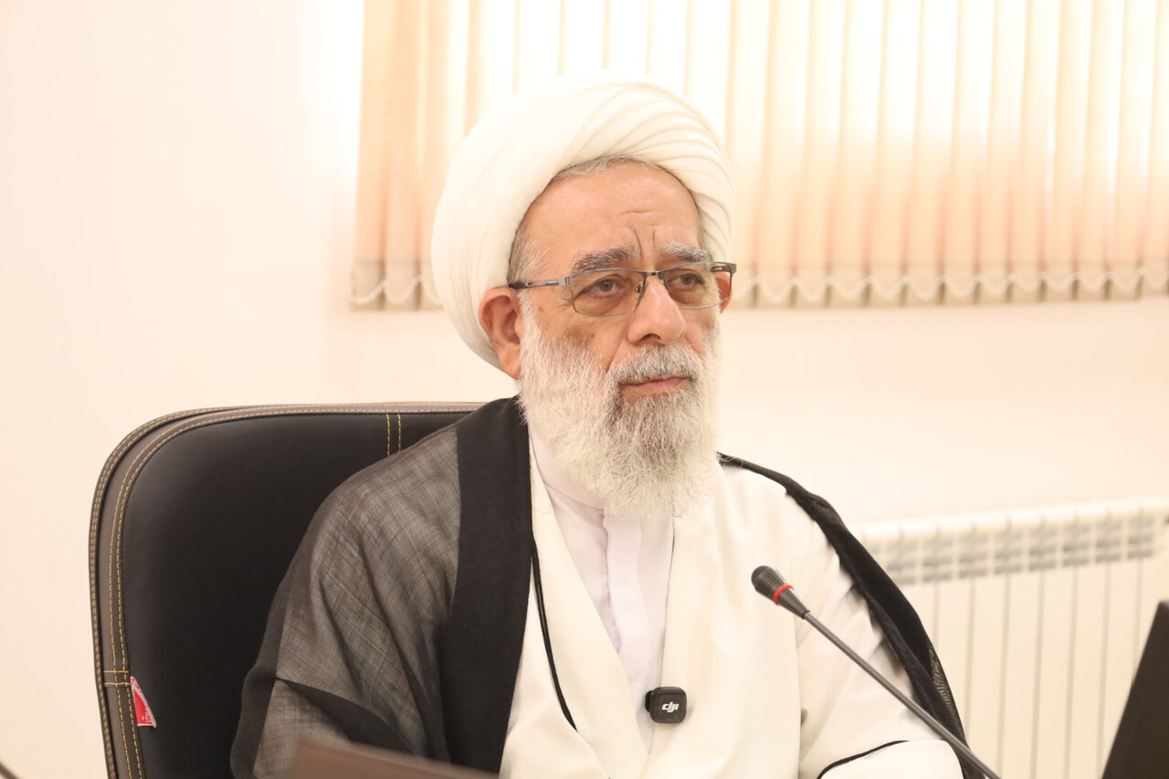حجت‌الاسلام والمسلمین فرخ‌فال در جمع مدیران مدارس علمیه هرمزگان مطرح کرد: حوزه علمیه، ادامه دهنده مسیر انبیاء است/ مدیران مدارس، الگوی اخلاقی و رفتاری طلاب باشند