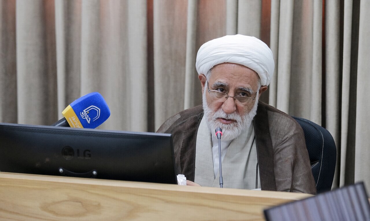 قائم مقام مدیر حوزه علمیه قم: سواد رسانه‌ای در تراز قرآن؛ ضرورت تشخیص حق از باطل در عصر تهاجم اطلاعاتی
